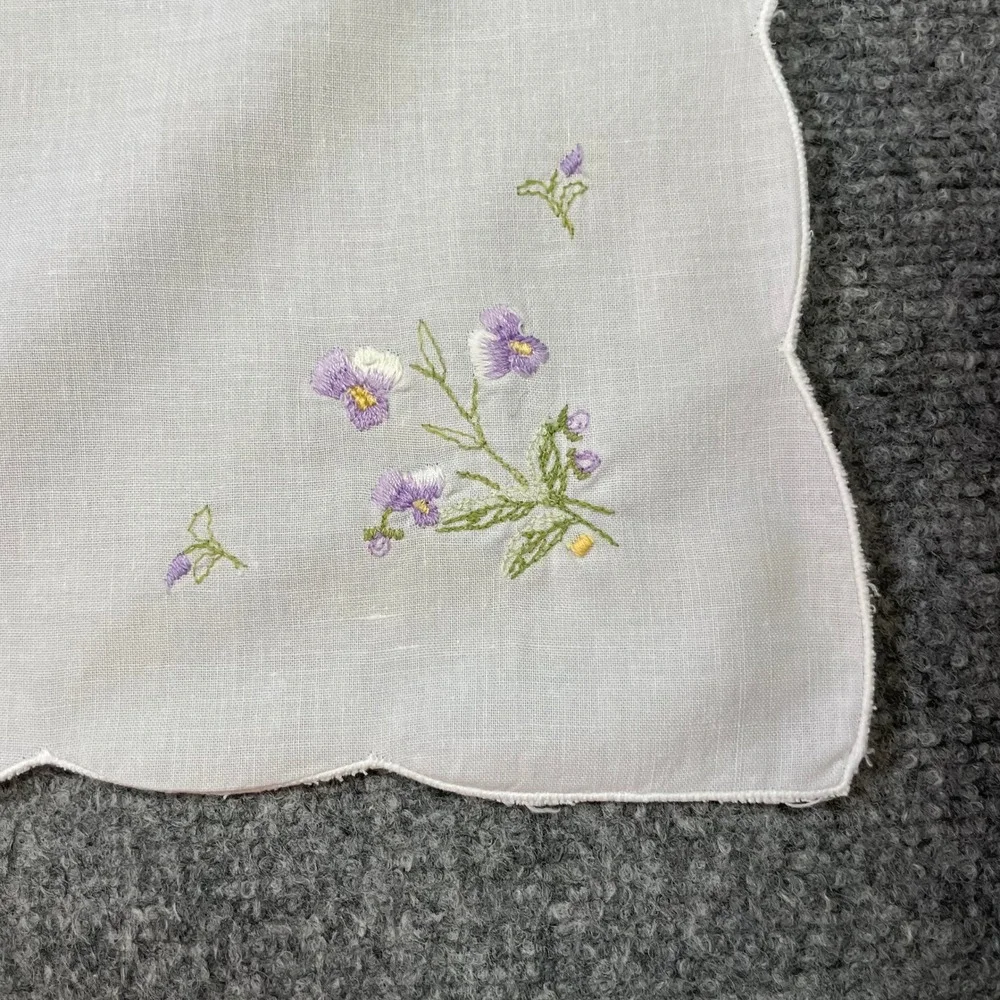 Antique Lace Tablecloth White Purple Floral Embroider Scalloped Table LinenEdge